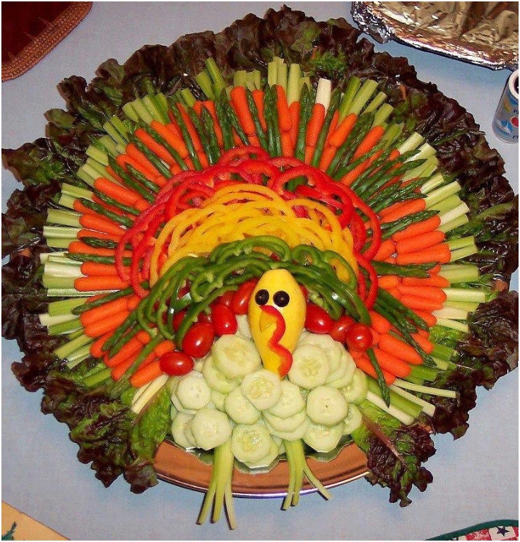 On ne joue pas avec la nourriture!!! quoique!!!   - Page 8 Tukey-made-of-vegetables-for-a-thanksgiving-platter